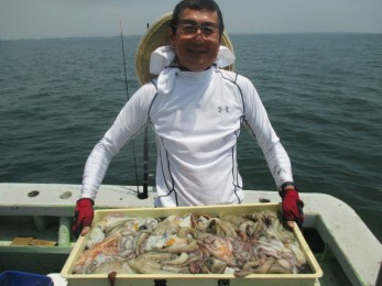 浅場でタコが釣れ盛る・・・